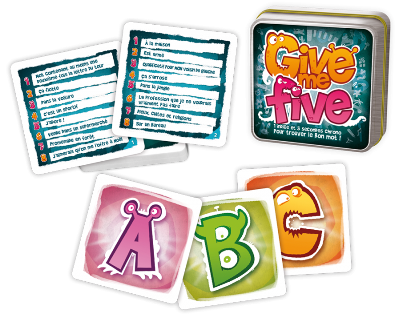Photo prsentant le matriel utilis dans le jeu Give Me Five - Boite du jeu, cartes avec une lettre dessus et cartes avec des thmes dessus.