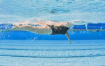 Gif représentant une nageuse dans une piscine