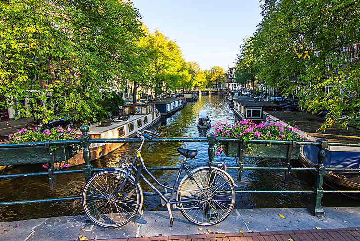 Canaux d'Amsterdam avec ses vlos