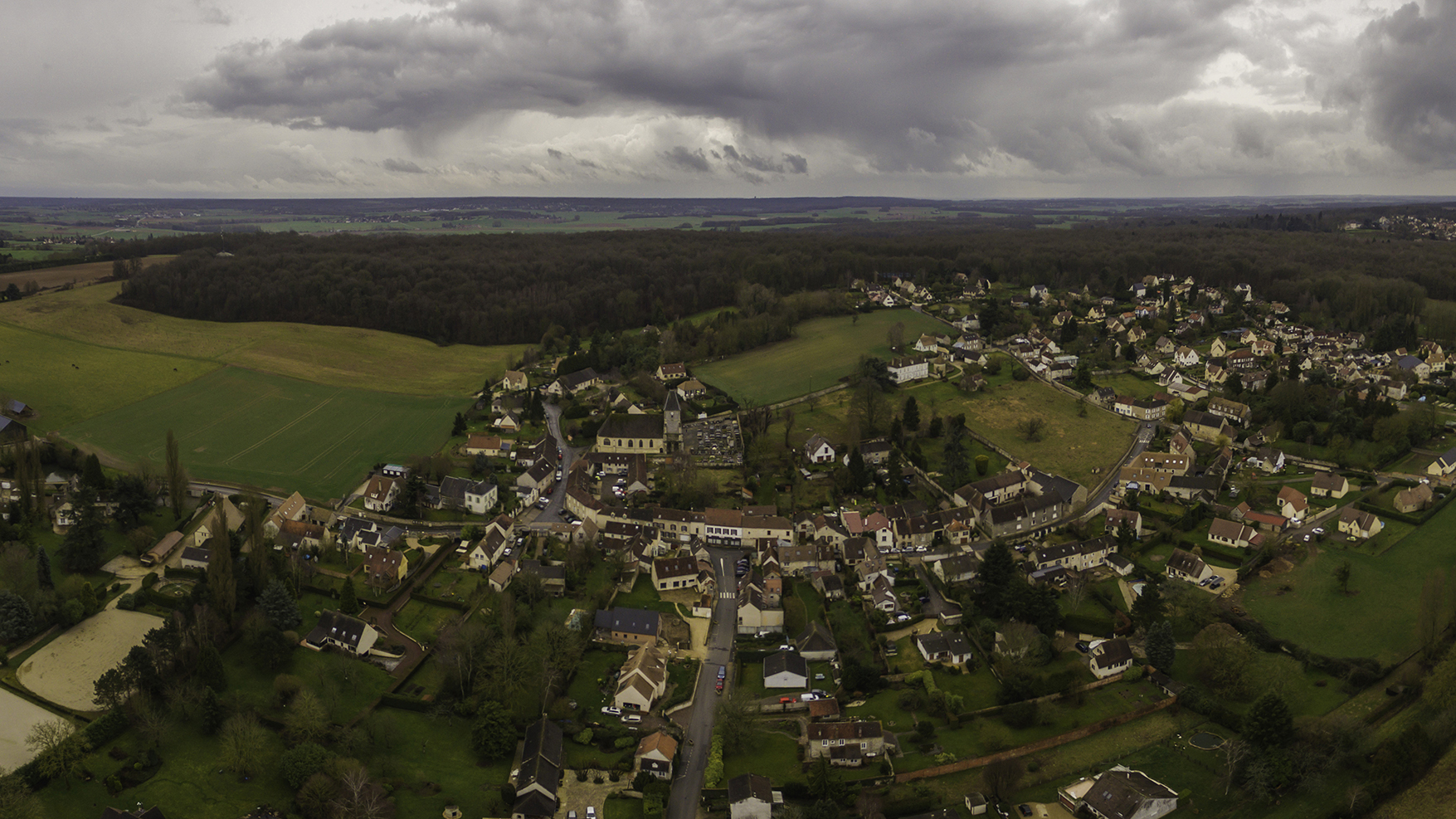 panorama aérien d'une ville du Val d'Oise