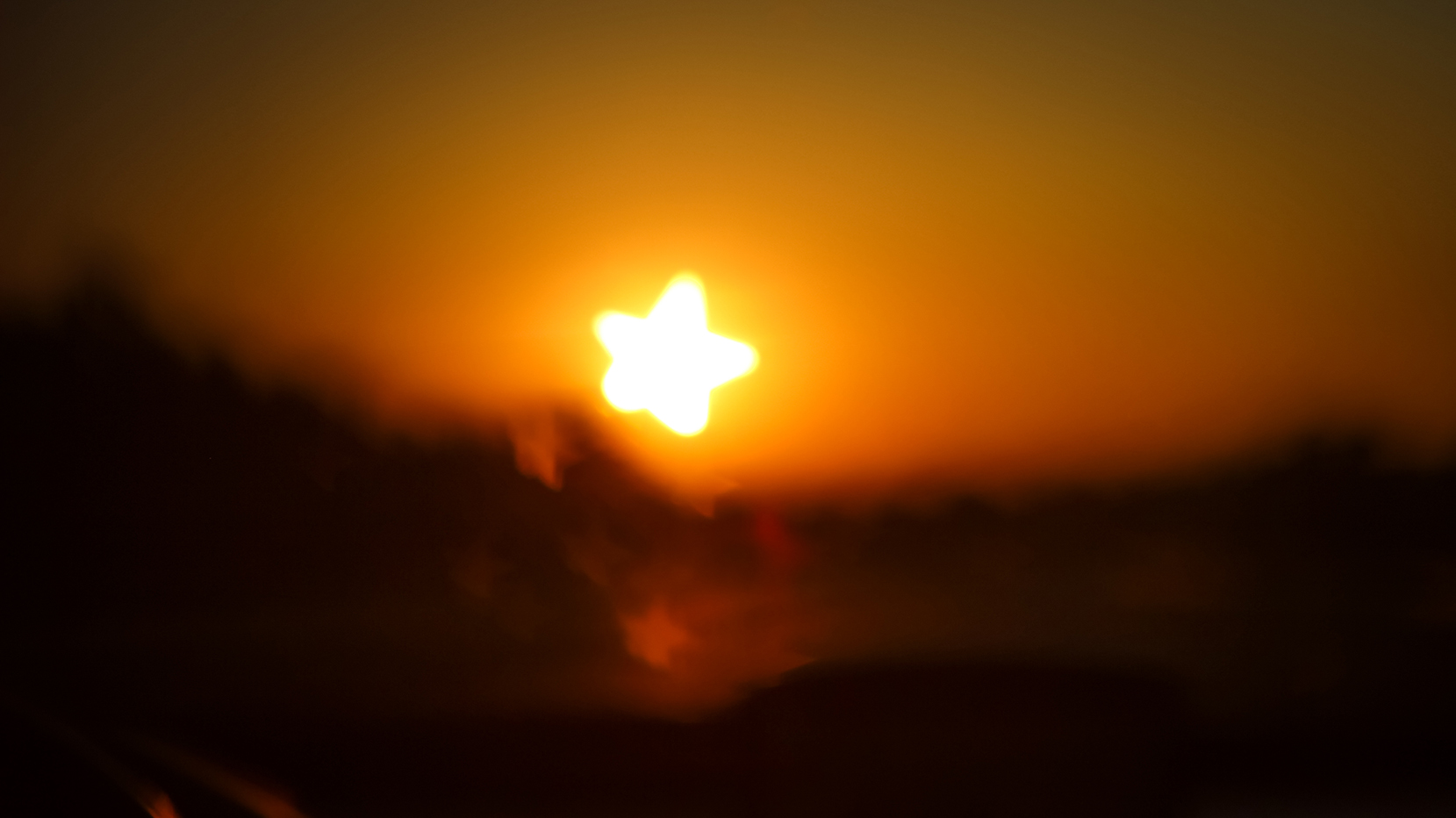 test de bokeh en forme d'étoile sur un soleil couchant