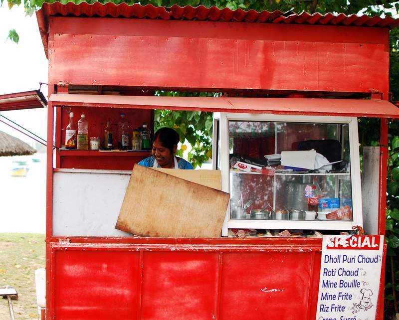 Vendeuse de Street Food dans les rues de la capitale
